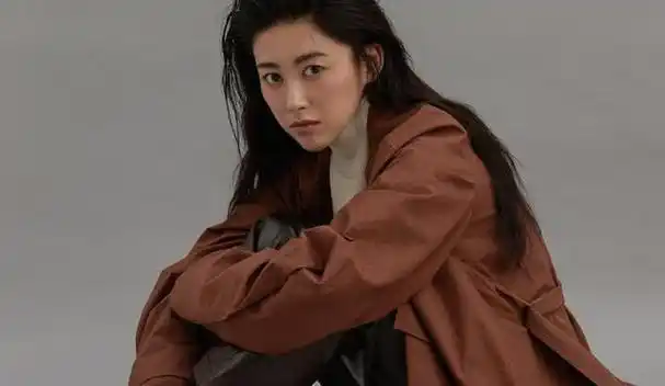 家世显赫从不炫耀长达10年入选世界百美演员朱珠可不是个花瓶