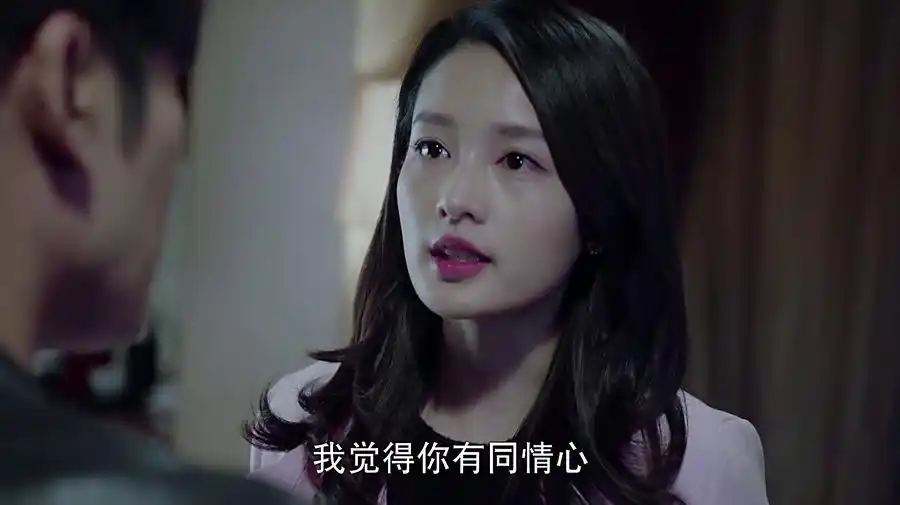 《卧底归来》糖果扮演者李沁的剧照,给人的感觉楚楚动人!