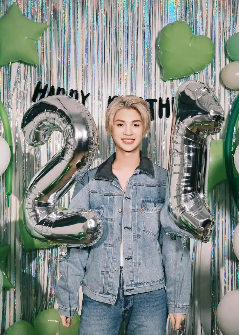 黄明昊justin21岁生日快乐.happy justin - 抖音