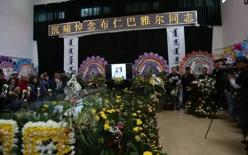 呼伦贝尔海拉尔区殡仪馆,举行了布仁巴雅尔老师遗体告别仪式