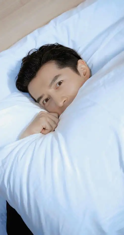 得给我男神胡歌盖个楼繁花深处寻一轮古月映梦如昼风雨归时载一叶诗书