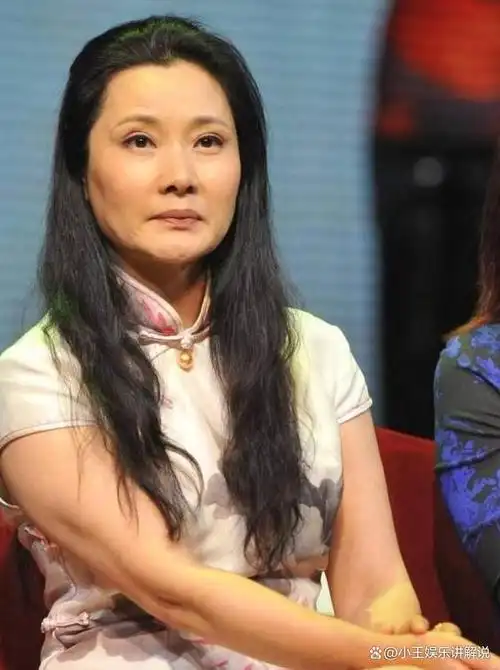 谢兰和师小红是娱乐圈的一对佳偶,他们相恋多年,却一直没有孩子.