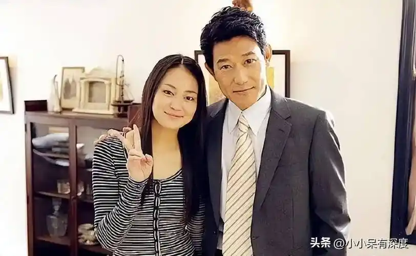 她是矢野浩二的女子45岁的傅晶没有嫁人!