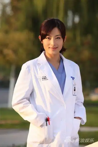 《产科医生》剧照徐百卉《产科医生》剧照新浪娱乐讯近日,医疗剧