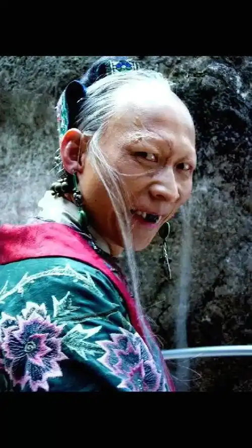 明星娱乐#曾出演神雕侠侣中裘千尺,妻子女儿却颜值逆天,成为人生蛹乙