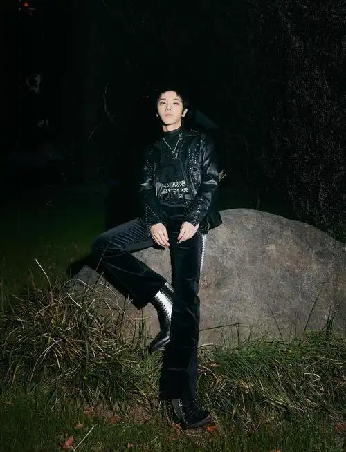 华晨宇这双高跟鞋?