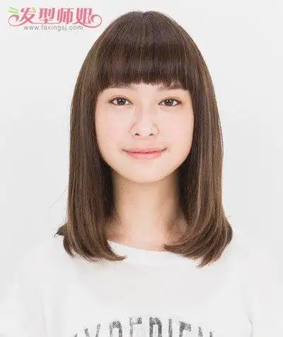 圆脸齐刘海如何扎头发好看 圆脸齐刘海如何扎头发