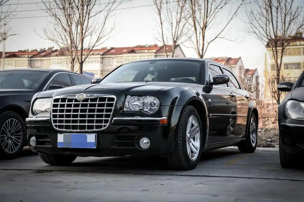 克莱斯勒300c美式经典