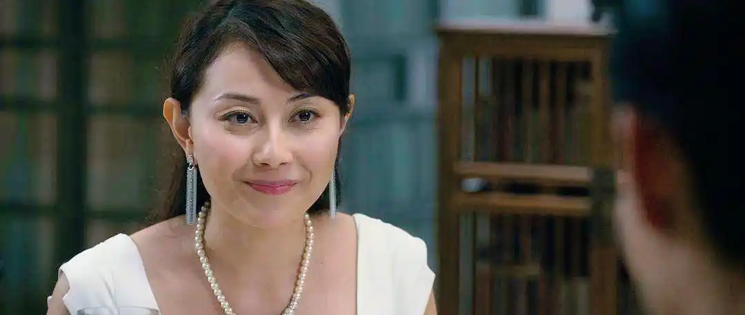 王晶和那些女演员(作为性感女神如今的袁嘉敏身材保持得依旧十分的