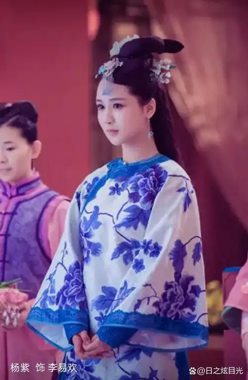 今天重温了杨紫主演的《龙珠传奇》,那些曾经的欢笑与泪水仿佛就在