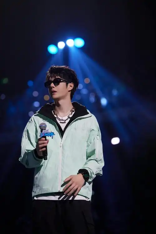 王一博街舞5总决赛舞台现场图__财经头条