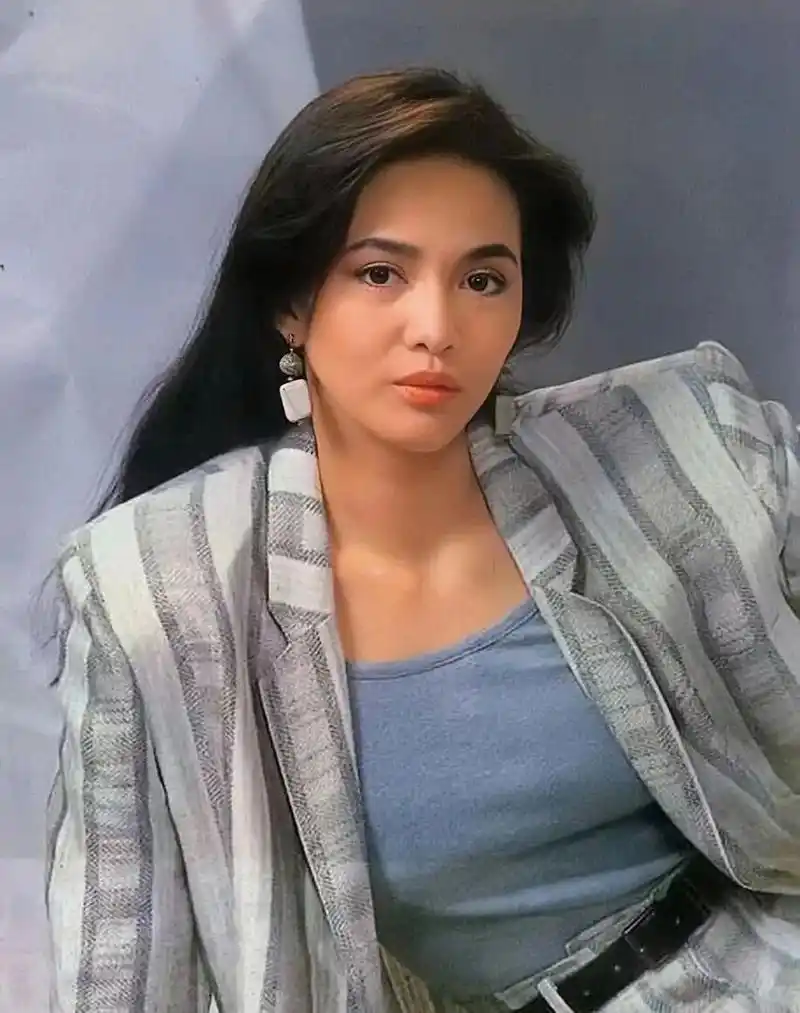 郑裕玲,1957年出生.