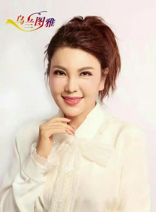 乌兰图雅2021最新写真