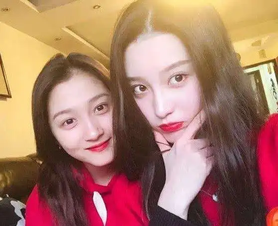 同是一个妈妈所生,关晓彤与姐姐关晓丹差距很大,确定是亲姐妹?
