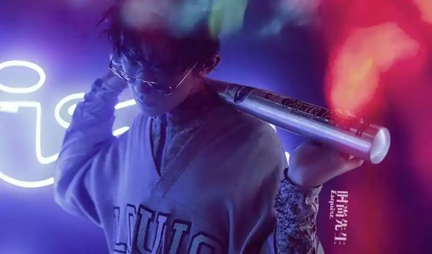 解锁易烊千玺新"镜"造型