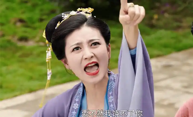 斓曦在《嘉南传》中饰演的何翠花是男主角的继母,剧中何翠花是一个爱