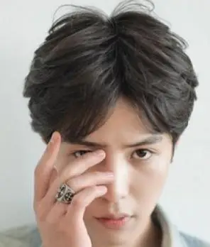 韩式中分发型 文艺范十足的潮男中分头