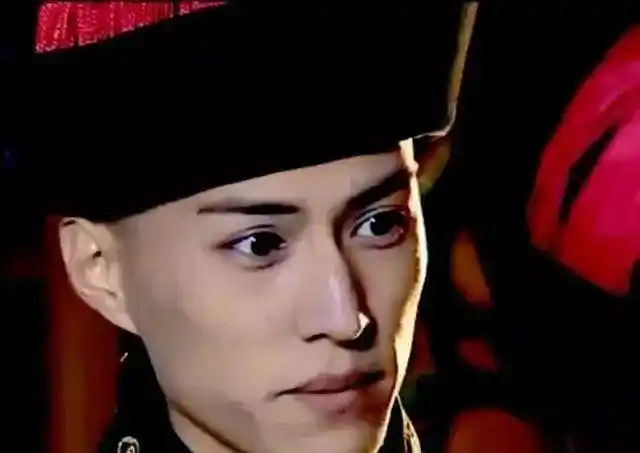 【娱乐头条|微博热点】有种整容叫靳东发福,10年前旧照被爆,这模样