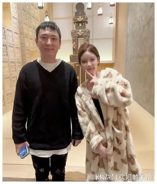 王思聪携女伴现身日本童装店购物,被指有"情况"!女方身份被扒