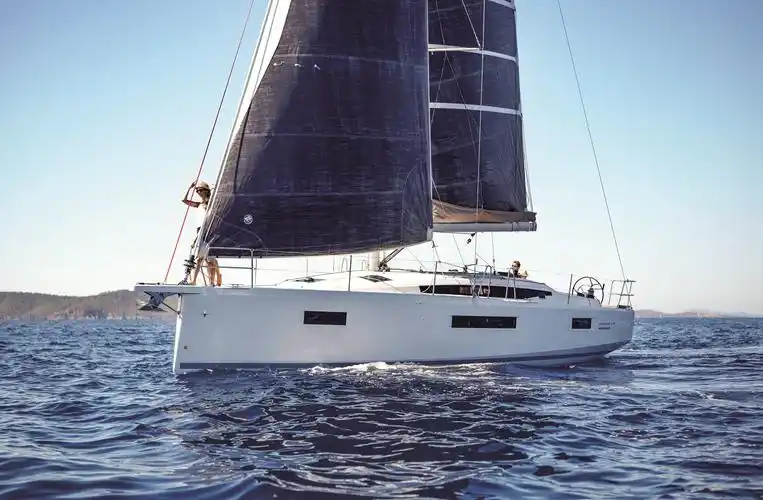 亚诺sunodyssey410单体帆船