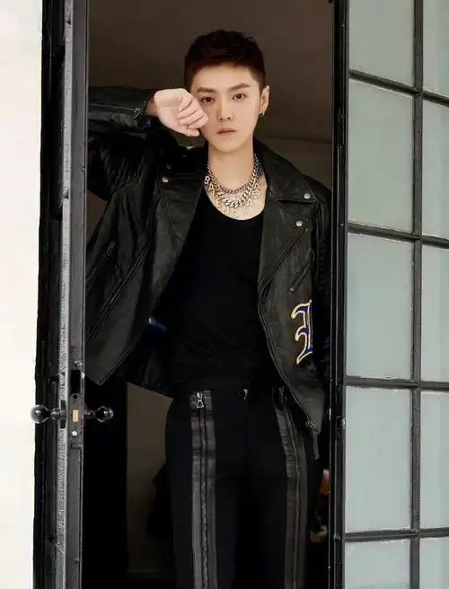 明星穿搭鹿晗最新时尚大片酷帅有型