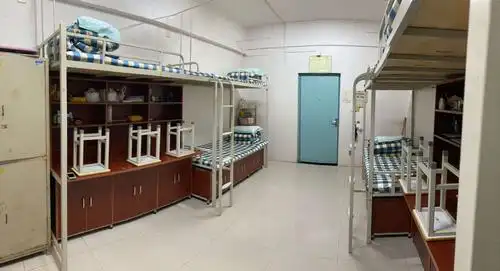 "劳教结合,互学互鉴"——民大附中组织男女检查员互查宿舍