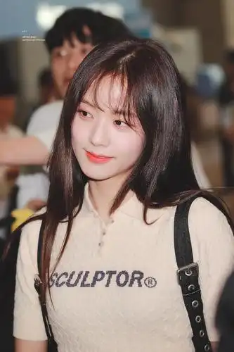 名井南和金智秀的刘海,谁的更以?