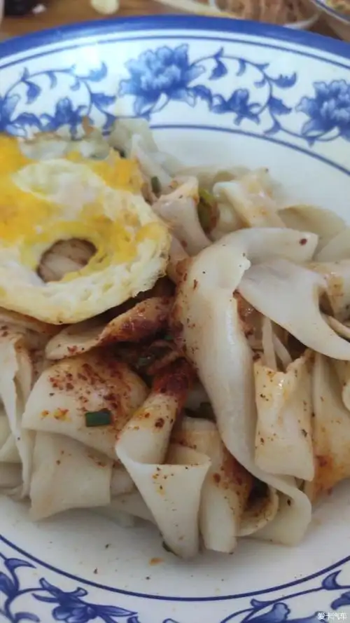 来一碗油泼辣子酸汤面,太好吃了