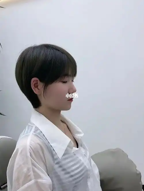 其实没有想像中的那么挑人,反而很修饰脸型7815#女生短发发型