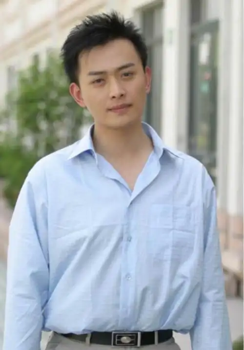 古装男神黄海冰:撞脸樊少皇,当红时四拒琼瑶,今47岁过气成配角