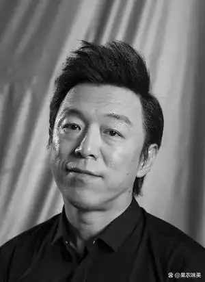 他捧出了影帝黄渤,却涉及两条人命吸毒入狱,如今极少露面