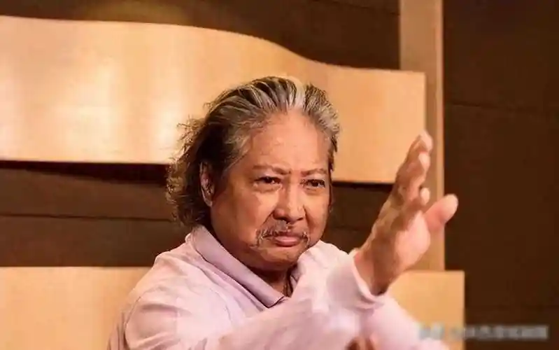 岁大叔两婚娶港姐冠军,女友无数,如今活成这样_洪金宝_电影_成就