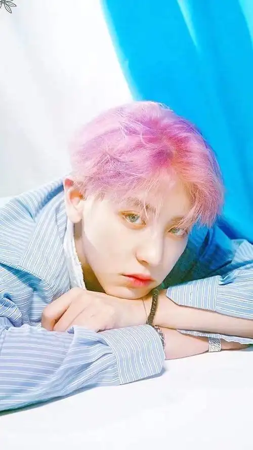 吴世勋,陈伟霆,金泰亨的粉色头发太惊艳