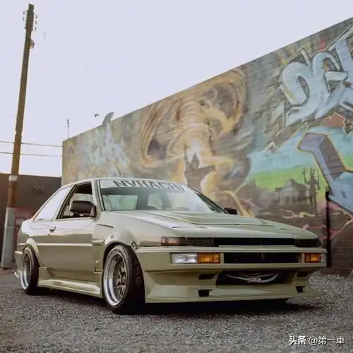 《头文字d》细节控的丰田ae86双门改装版,卡罗拉的前世兄弟.