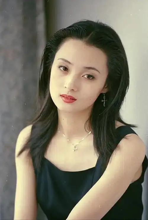 20岁出头的蒋勤勤