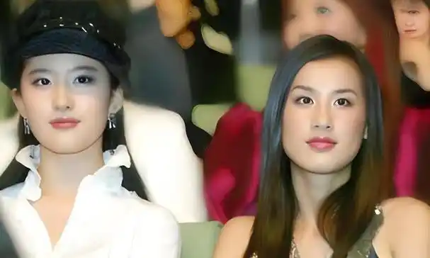 黄圣依算不算大美人看了和阿娇刘亦菲的合影就知道了