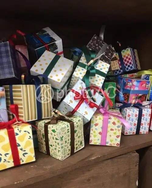 照片素材(图片): 很多礼物