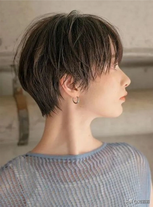 头,洋气立体真瘦脸,你最喜欢哪一种(女短发发型图片大全2021减龄卷发)