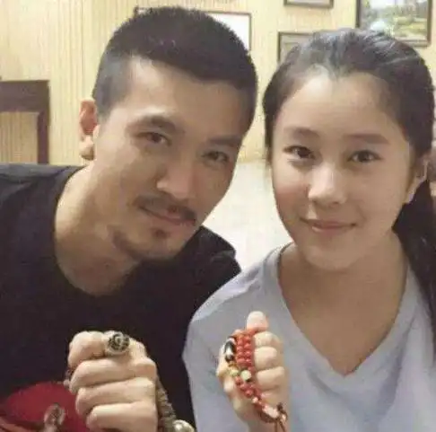 杨子与前妻之女晒美照2岁定居海外屡获大奖哈佛进修被赞低调