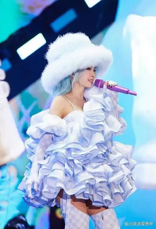 蔡依林演唱会造型太抢眼小小的个子能量巨大和平时差距好大