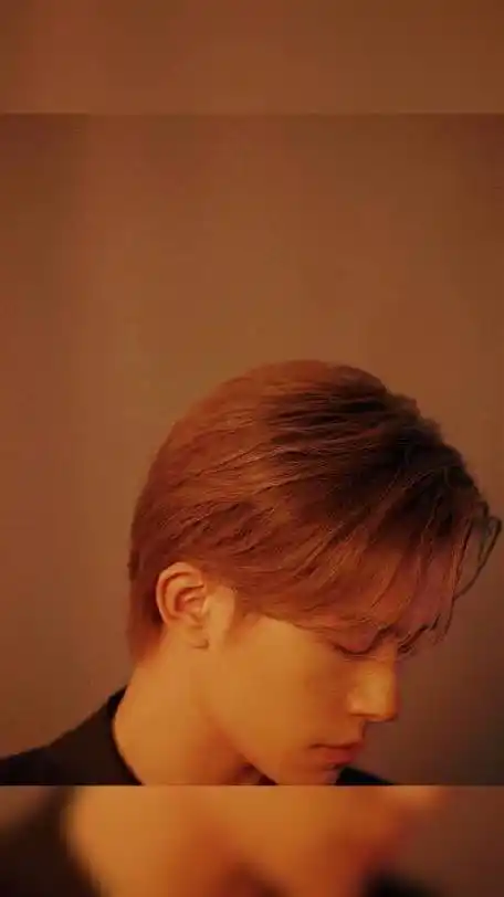 易烊千玺闭眼侧颜