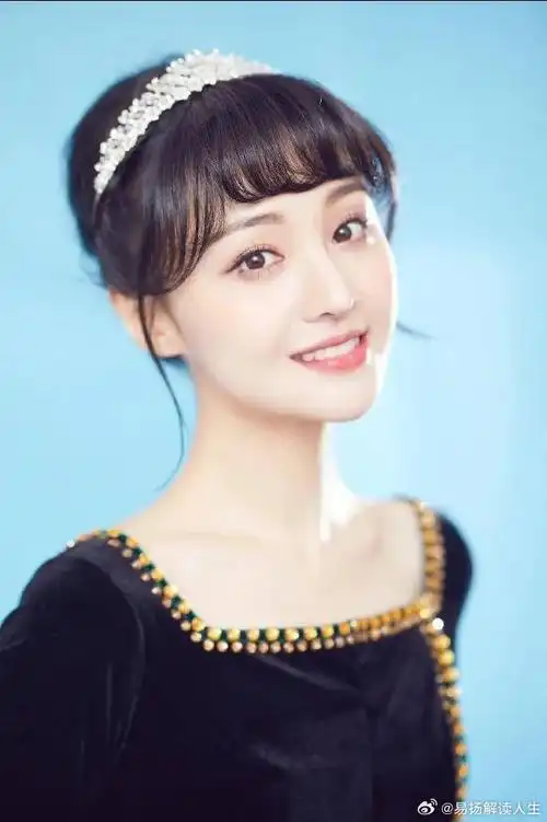 郑爽八字分析坤造:辛未 丙申 甲子 戊辰,她的八字偏财局,喜食神生财