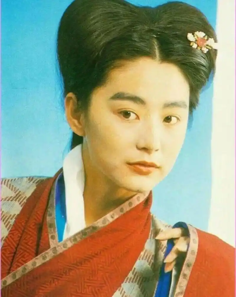 林青霞拍东方不败之前的古装打扮 林青霞最著名的古装角色肯定是东方