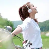 qq头像听音乐女生好看的带耳机女生听音乐头像图片