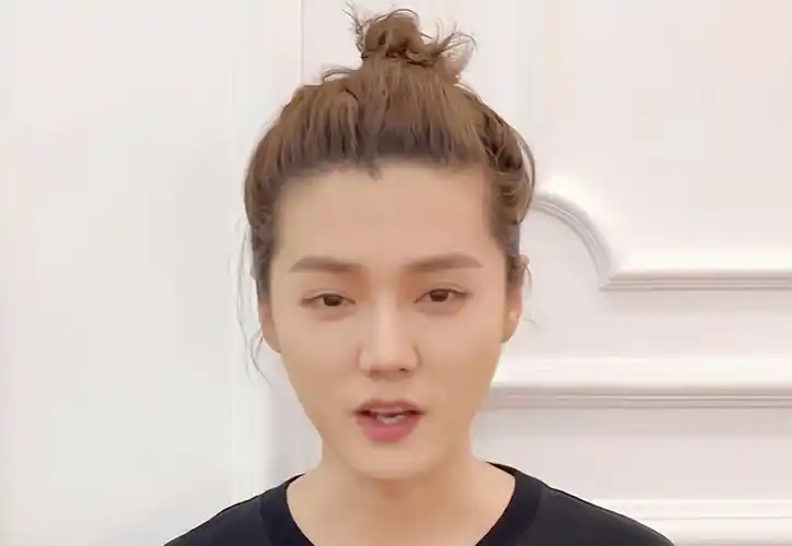 鹿晗罕见晒照,却因丸子头造型再引争议,评论区被嘲缺乏阳刚之气_邓超