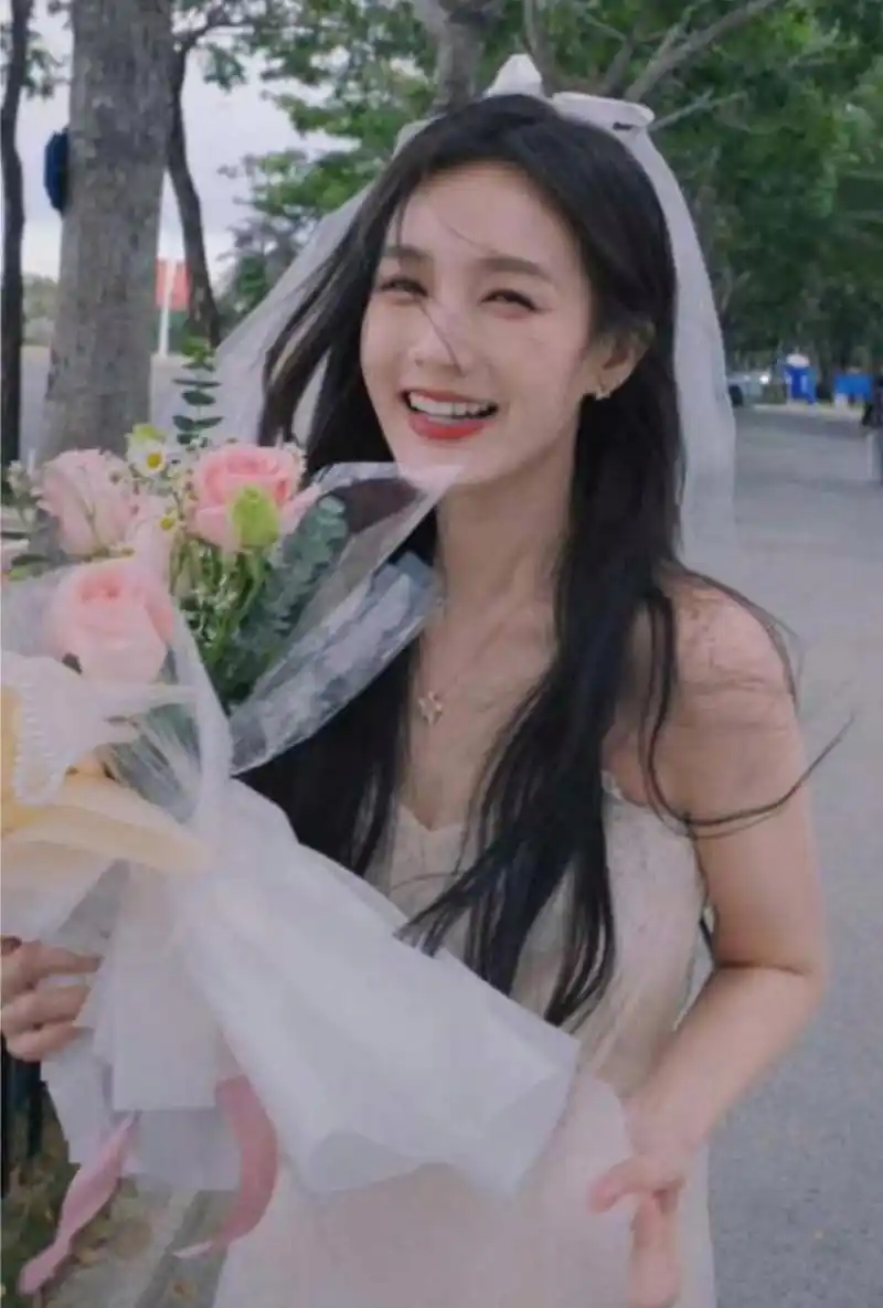 李一桐婚纱照好漂亮啊!#娱乐最前沿