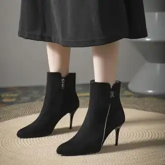 韩版优雅高跟短靴女细跟洋气尖头2023新款时尚磨砂皮水钻女靴子黑色35