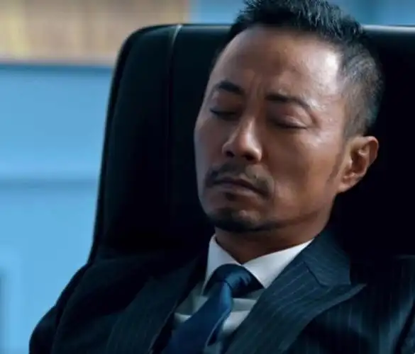 《流光之下》开播差评,张涵予蓝盈莹演绎父女恋遭网友吐槽!