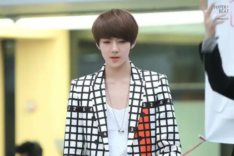 刚出道的吴世勋