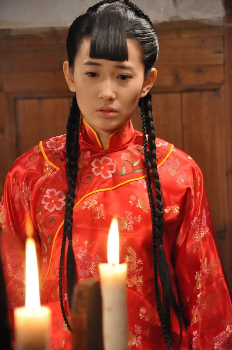 新浪娱乐讯《望海的女人》中,吕夏颠覆麻辣豪爽的荧屏形象,饰演一位